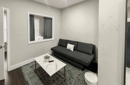 Southwark Apartamento | Queens Village Escape 2BD Apt with 4 Comfy Beds
