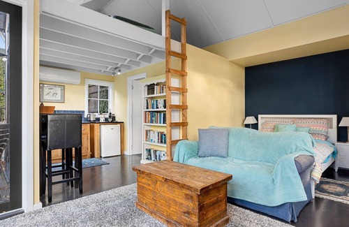 Daylesford Casa | Queensberry Hill View- luxury group retreat with heated pool