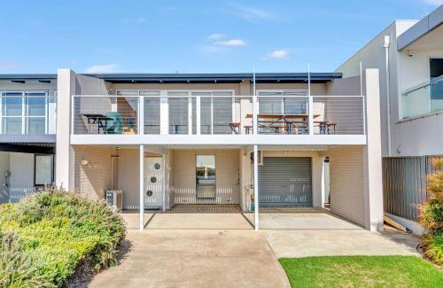 Aldinga Beach Casa | Queensland South - Aldinga Beach - C21 SouthCoast Holidays