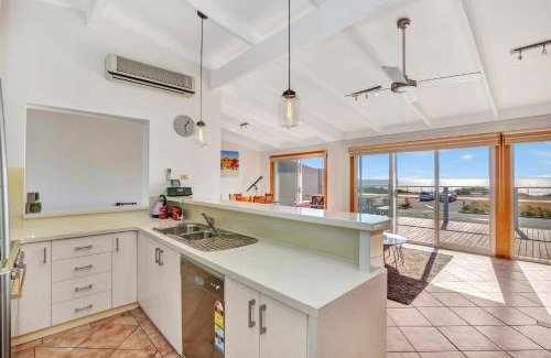 Aldinga Beach Casa | Queensland South - Aldinga Beach - C21 SouthCoast Holidays