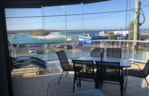 Huskisson Apartamento | Quelle Vue HUSKISSON - Mean What a View in French .The only place to Stay