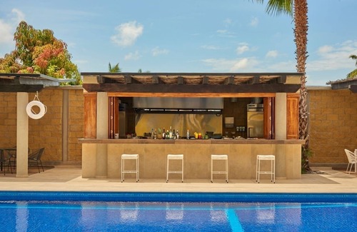 El Tezal Hotel | Quick Access to Everything in Cabo! Free Breakfast, Outdoor Pool!