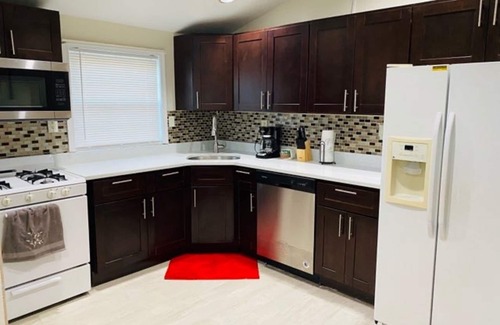 Rochdale Casa | Quick rides to JFK, train station, malls & casino.