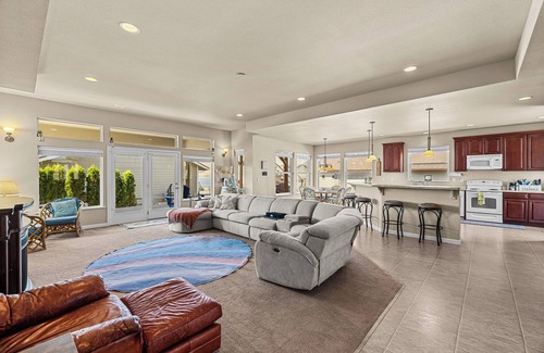 Desert Aire Casa | Quick Sunny Escape in Desert Aire - Golf, Swim, and Concerts at The Gorge