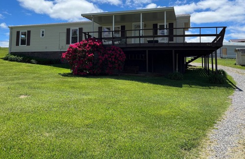 Bristol Casa | Quick Walk to Painter Creek Marina on SOHO- Sleeps 5!