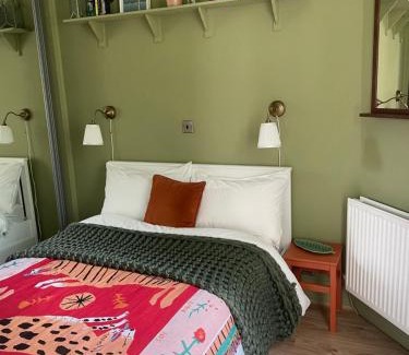 Seafield Apartamento | Quiet 1 Bed with Garden Views Near Leith & City Centre