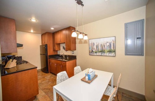 Grandview Casa | Quiet 1 BR with Full Kitchen and Huge Yard