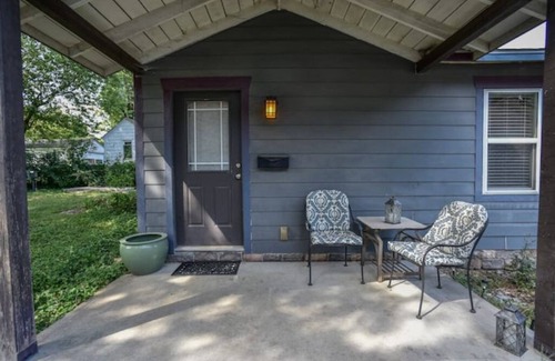 Grandview Casa | Quiet 1 BR with Full Kitchen and Huge Yard