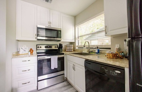 Gainesville Casa | Quiet 1-Story Townhome off I-75 by UF, Shands, VA, Celebration Pointe &Shopping!