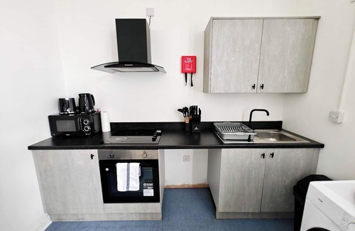 Bury Apartamento | Quiet 1BR | Turf Apartment | 5 Mins to Bury