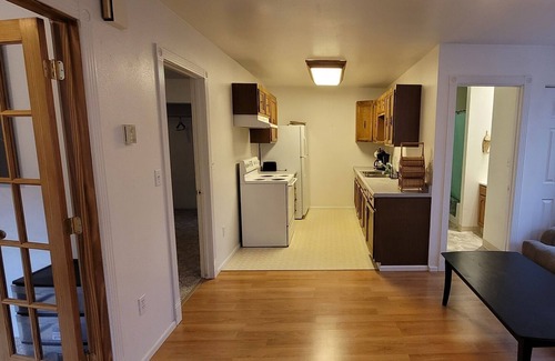 Fairbanks Apartamento | Quiet 2 bed 1 bath apartment in the hills - 10 mins from town!
