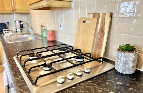 Hatfield Apartamento | Quiet 2-bed w/ gated parking in Hatfield