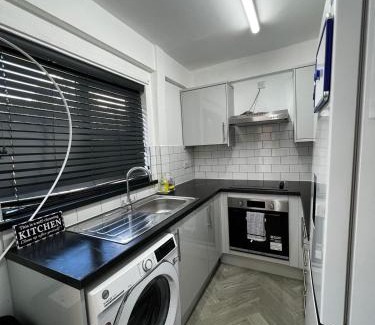 Newark upon Trent Apartamento | Quiet 2-Bed with Private Garden and Drive