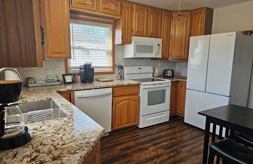 Lake Geneva Cabaña | Quiet 2bd 1ba ranch with off street parkingWalking distance to downtown/beach.