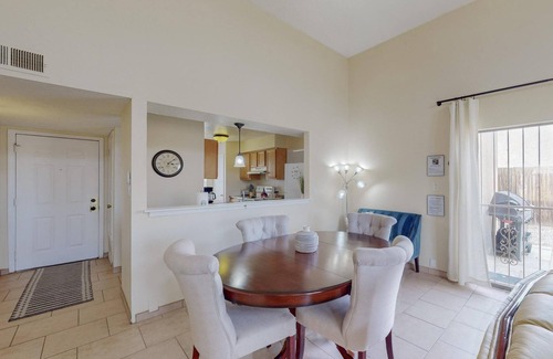 S.r. Marmon Condominio | Quiet 2bd/2ba condo near parks&golf, yard for dogs