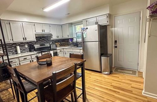 Norfolk - Virginia Beach Casa | Quiet 2BR/1.5BA Retreat w/ Fenced Yard, Firepit, & Fast WiFi – Central Norfolk