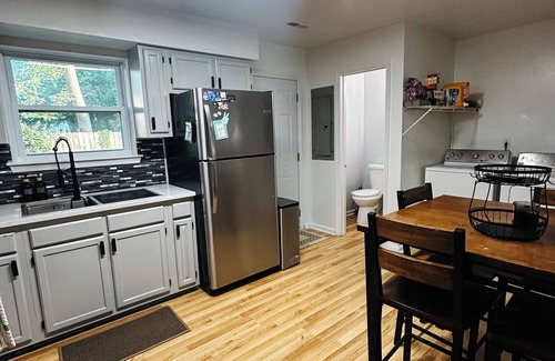 Norfolk - Virginia Beach Casa | Quiet 2BR/1.5BA Retreat w/ Fenced Yard, Firepit, & Fast WiFi – Central Norfolk