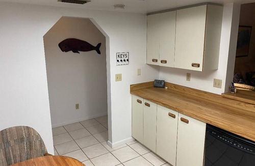 Pelican Condominio | QUIET 2BR CONDO W/POOL ON CANAL