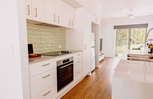 Verrierdale Casa | Quiet 2BR Hideaway, Free Parking, BBQ, Peace & Quiet