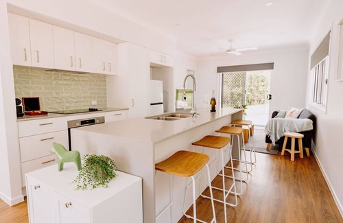 Verrierdale Casa | Quiet 2BR Hideaway, Free Parking, BBQ, Peace & Quiet