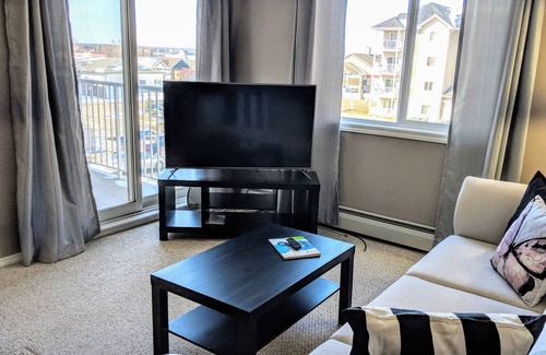 Stony Plain Condominio | Tranquilo 2BR2Bath Cerca de Westview U / G de Estacionamiento