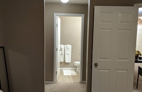 Stony Plain Condominio | Tranquila 2BR2Bath Condo Stony Plain cerca del hospital Westview w / U / G Parking