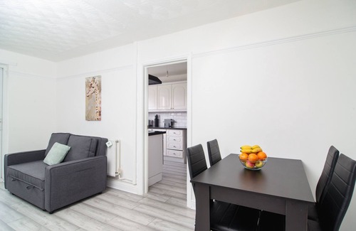 Kirkby Casa | Quiet 3 bed house, pet friendly