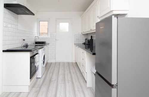 Kirkby Casa | Quiet 3 bed house, pet friendly