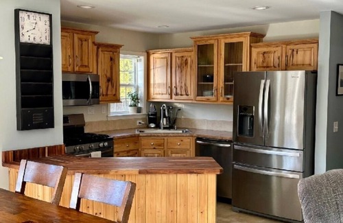 Bernard Casa | Quiet 3-bedroom house in Southwest Harbor, perfect for families with pets!