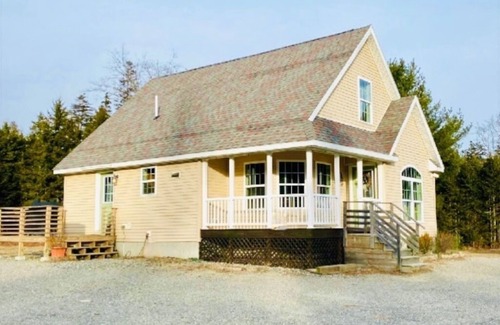 Bernard Casa | Quiet 3-bedroom house in Southwest Harbor, perfect for families with pets!