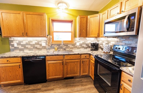 Van Buren County Casa | Quiet 3 bedroom house on 11 acres with 3 acre fully stocked private pond.