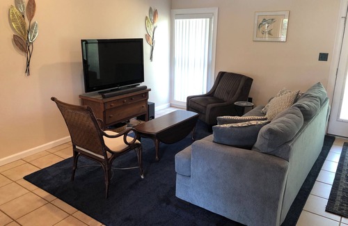 East Dublin Casa | Quiet 3 Bedroom Lakefront Home on Ben Hall Lake - 15 Minutes to Dublin