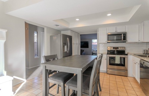 Bedford Casa | Quiet 3bd/2.5 bath near DFW Airport, Running Trails, Sports & Entertainment