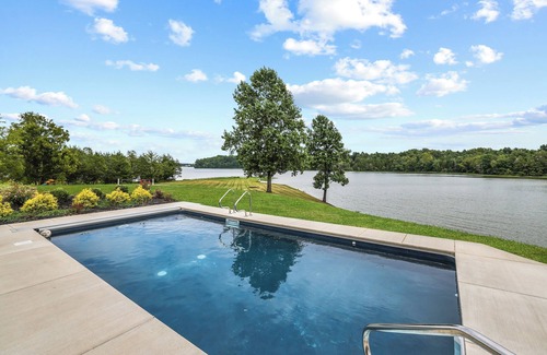 Louisa Casa | Quiet 5 Acre Lake House Getaway in Lake Anna