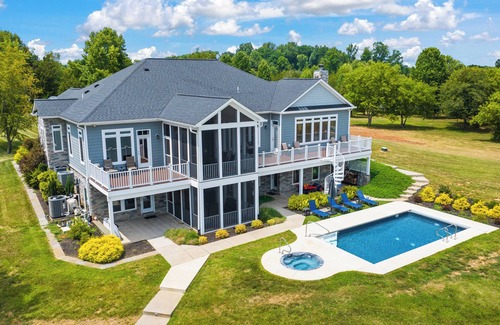 Louisa Casa | Quiet 5 Acre Lake House Getaway in Lake Anna