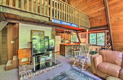 Rumney Cabina | Quiet A-Frame Cabin on Creek with Private Deck!
