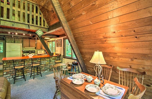 Rumney Cabina | Quiet A-Frame Cabin on Creek with Private Deck!