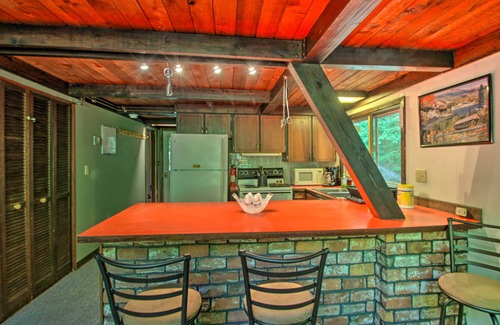 Rumney Cabina | Quiet A-Frame Cabin on Creek with Private Deck!
