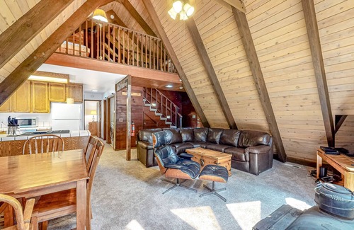 Tahoe Paradise Casa | Quiet A-frame cabin near town with forest views & high-speed WiFi - dog-friendly