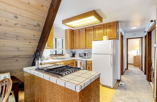 Tahoe Paradise Casa | Quiet A-frame cabin near town with forest views & high-speed WiFi - dog-friendly