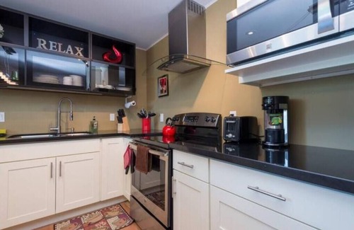 Inglewood Apartamento | QUIET, ADULT Lake View Rental