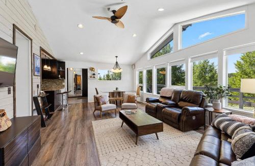 Alma Casa | Quiet Alma Home with Deck - 20 Mi to Breckenridge!