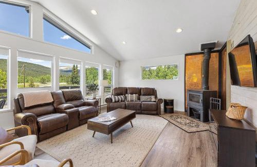 Alma Casa | Quiet Alma Home with Deck - 20 Mi to Breckenridge!