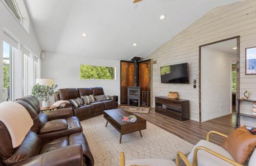 Alma Casa | Quiet Alma Home with Deck - 20 Mi to Breckenridge!