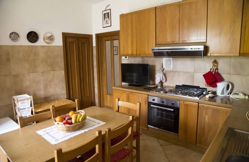 Montelaguardia Casa | Quiet,amid olive trees,BBQ,garden,free parking,10 min drive to centre & motorway