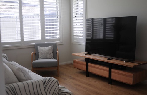 North Boambee Valley Apartamento | Quiet and private guesthouse close to CBD, golf course, beaches and stadium.