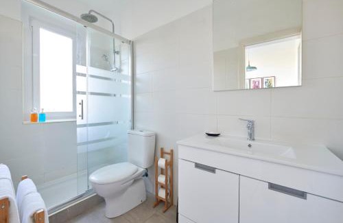 Sete Rios Apartamento | Quiet and Central 2BR APT, By TimeCooler