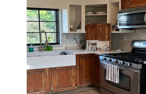Greenwich Casa | Quiet and Convenient Downtown Greenwich Studio, Full Private Bathroom