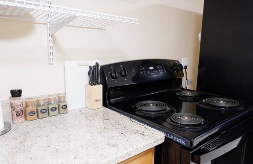 Medford Apartamento | Quiet and Cozy 1Br Apt, Free Parking, Laundry, Close to I-93!