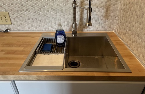 Hesperia Casa | Quiet and Cozy 1br upstairs Guest House